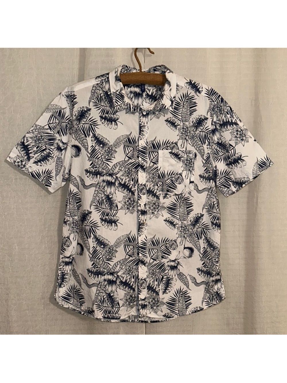 H&M Divided L Cotton Short Sleeve White Navy Tropical Snake Hawaiian Shirt